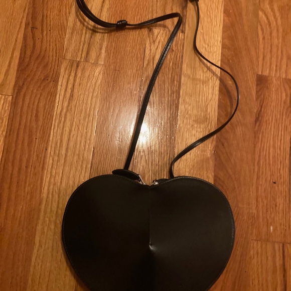 ALAÏA Le Coeur Leather Shoulder Bag in Lux Calfskin - Picture 7 of 7